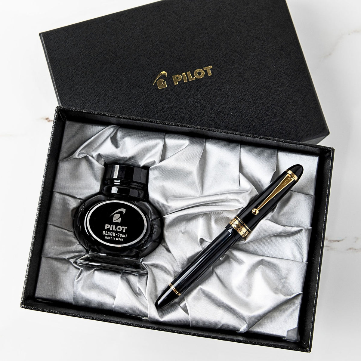 PILOT - CUSTOM 823 - Gift Set - Fountain Pen + Ink - Black - Fine